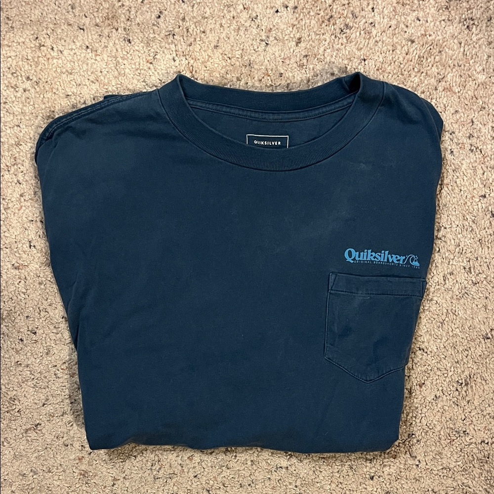 Quiksilver Large boxier tee. Dark blue with logos